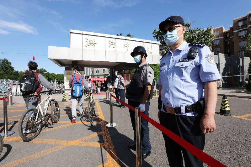 北京警方启动高等级勤务确保全市初三学生返校复课安全