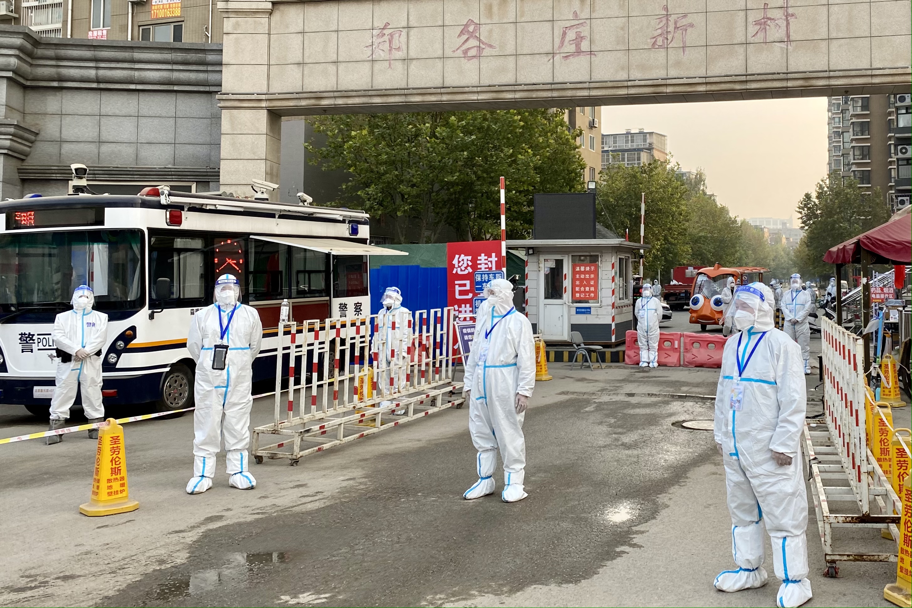 北京警方全力协助开展疫情防控工作