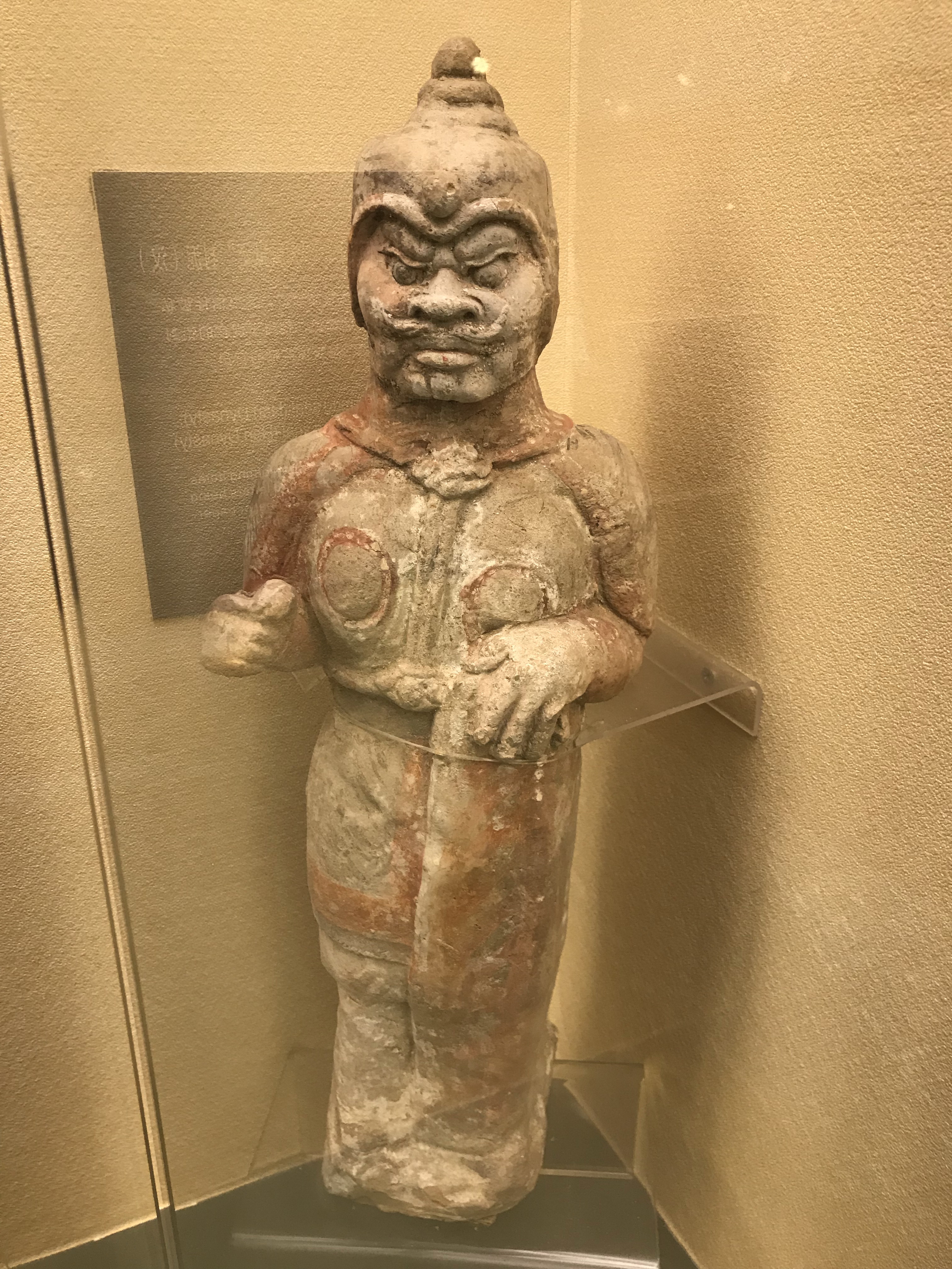 隋朝彩绘陶持盾武士俑.jpg